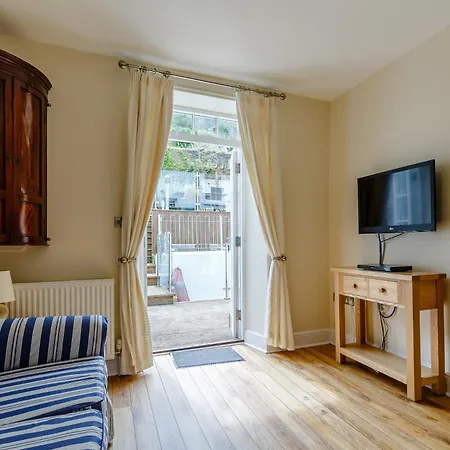6 Bed In Cawsand 59006 Holiday home Kingsand