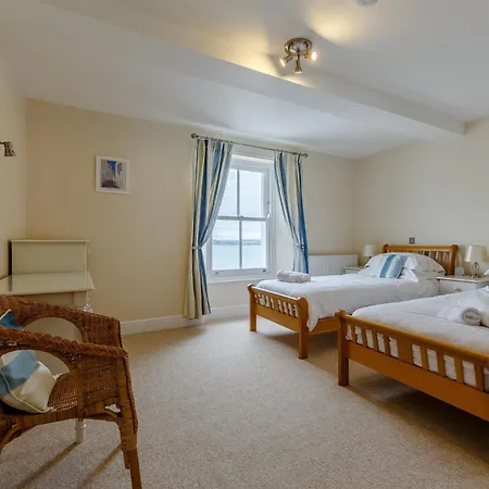 6 Bed In Cawsand 59006 * Kingsand