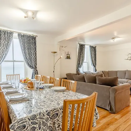 6 Bed In Cawsand 59006 * Kingsand
