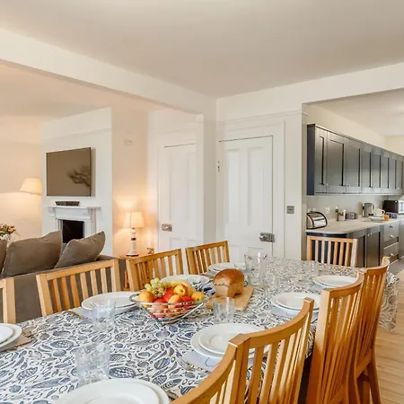 6 Bed In Cawsand 59006 Holiday home