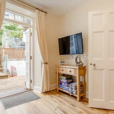 6 Bed In Cawsand 59006 Holiday home